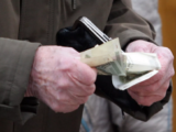 В краже денег пенсионеров и инвалидов подозревается глава соцучреждения в Улытау