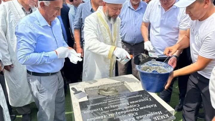 Глава ДУМК заложил камень в основание новой мечети в Карашыке