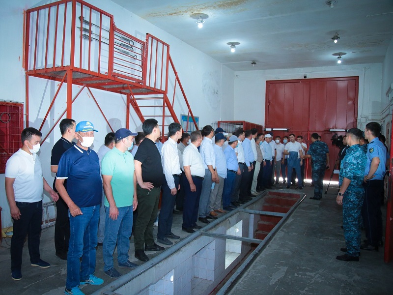В Туркестане госслужащих привезли в тюрьму
