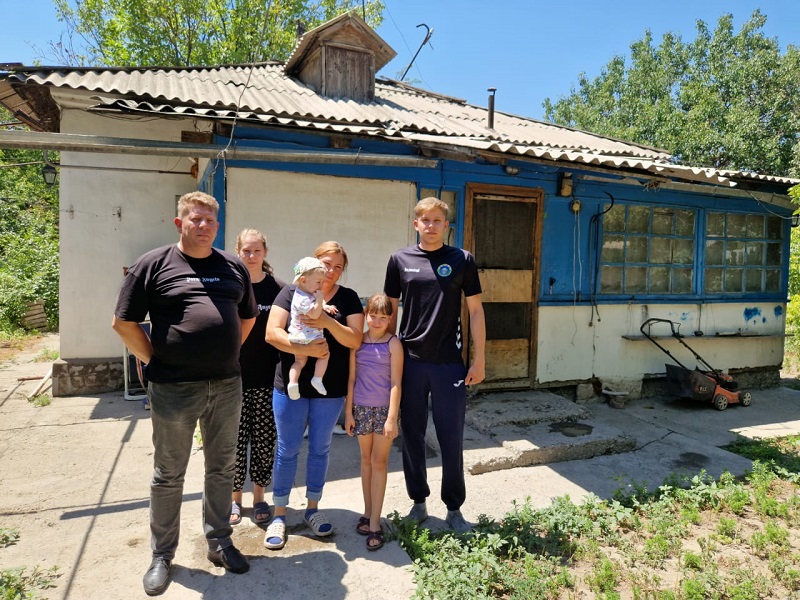 Семья с 4 детьми лишилась дома и может остаться на улице в Шымкенте