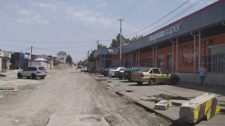 Жители улицы Адырбекова в шоке от проводимого ремонта ливневых стоков