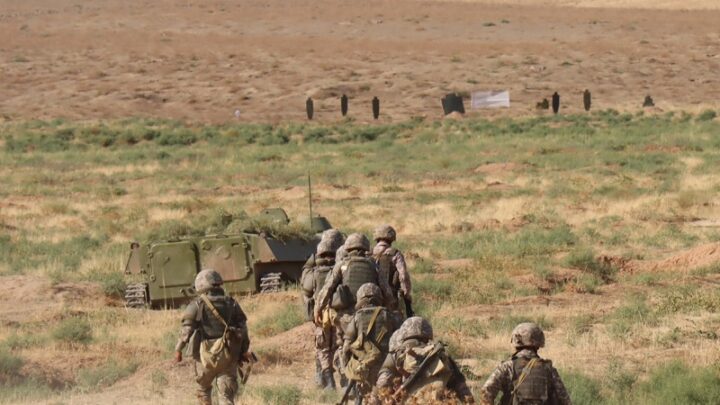Военнослужащие защитили поселок «Дарбаза» от условного противника в Туркестанской области