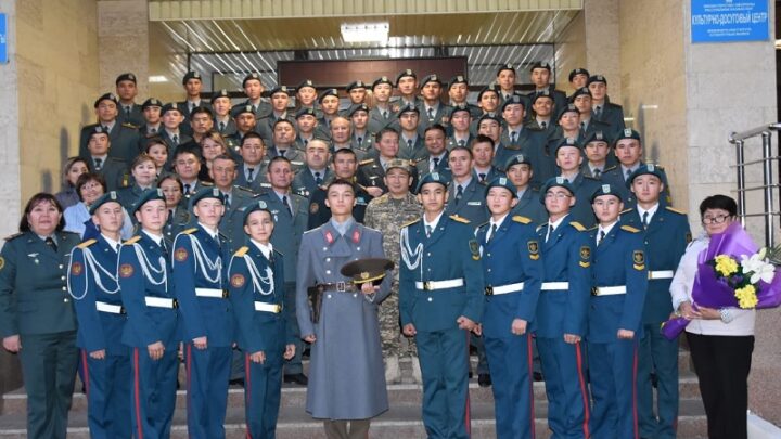 Воспитанники республиканской школы Шымкента в гостях у курсантов в Алматы