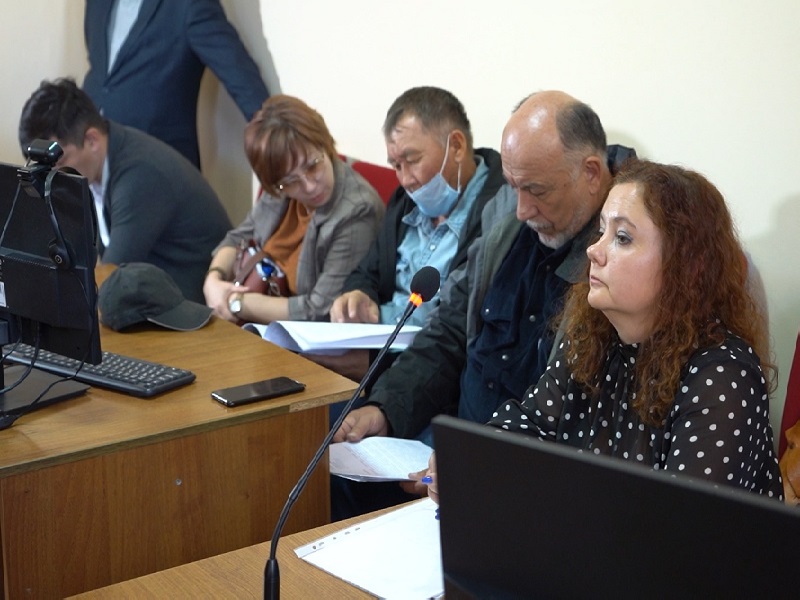 Полицейский начальник в Шымкенте судится с журналистом Мариной Низовкиной