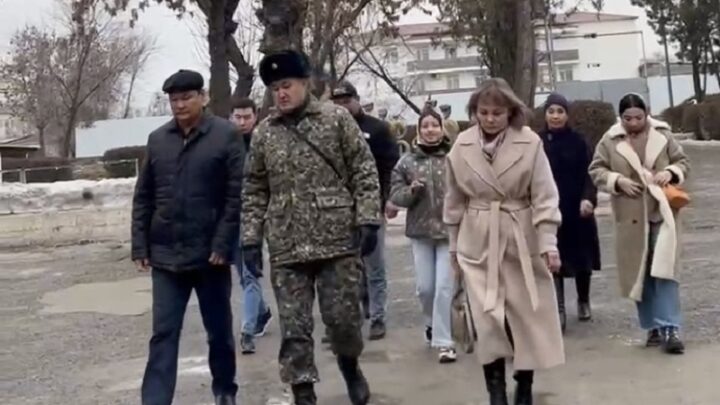 Солдатские матери посетили воинскую часть в Шымкенте