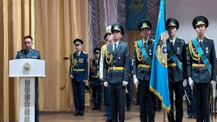 В Казахстане вручили награды в воинской части