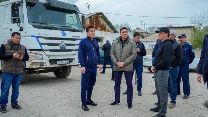 Аким города Габит Сыздыкбеков ознакомился с ходом работ по погрузке и отправке техники
