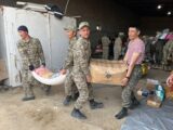 Самолеты и вертолеты национальной гвардии продолжают доставлять гуманитарную помощь в пострадавшие районы