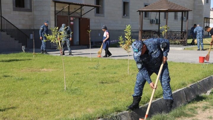 Полицейские Туркестанской области поучаствовали в Дне чистоты