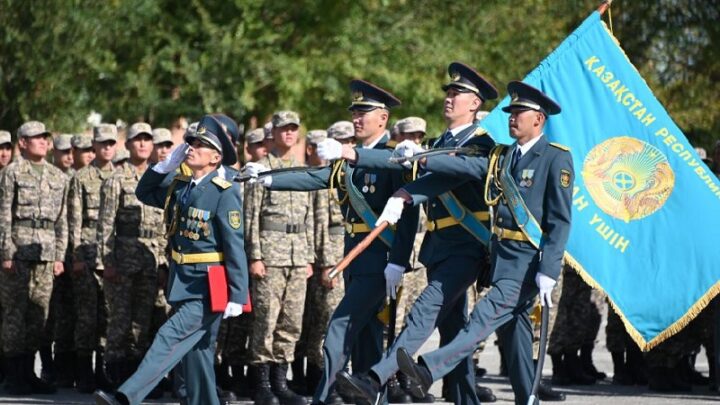 Боевое знамя вручили бригаде территориальной обороны города Шымкента