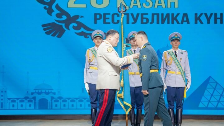 Трое гвардейцев награждены государственными наградами