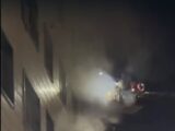 Гвардейцы и пожарные эвакуировали жителей из горящего дома