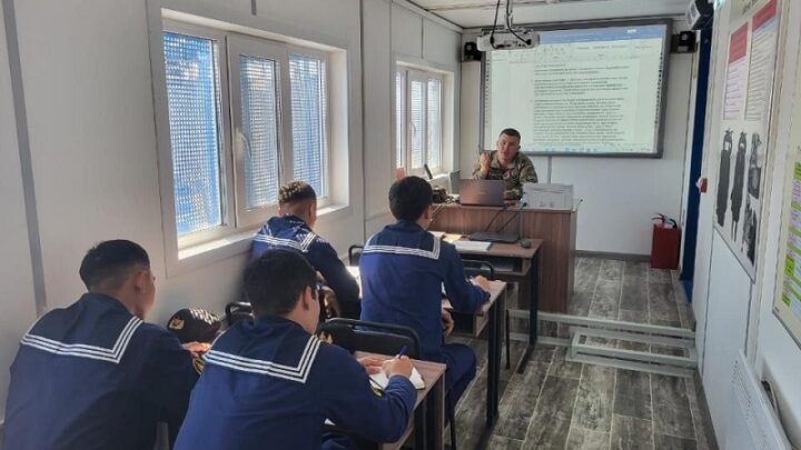 Курсанты военного института проходят морскую практику на Каспии