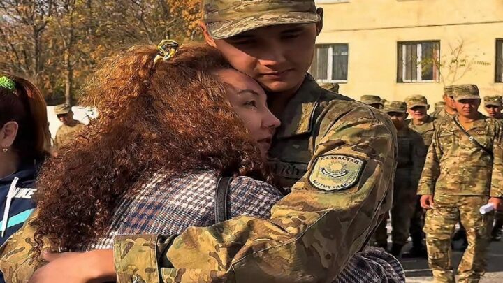 В Шымкенте гвардейцы провели экскурсию для родителей солдат
