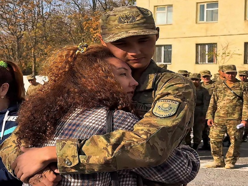В Шымкенте гвардейцы провели экскурсию для родителей солдат В Шымкенте гвардейцы провели экскурсию для родителей солдат