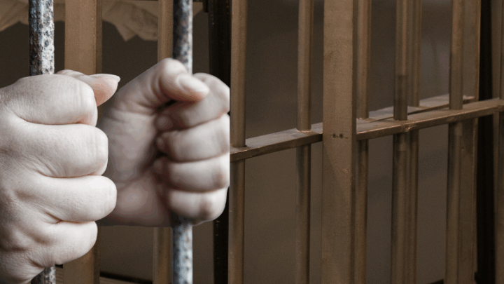 Наказан 29-летний житель за несовершеннолетних детей