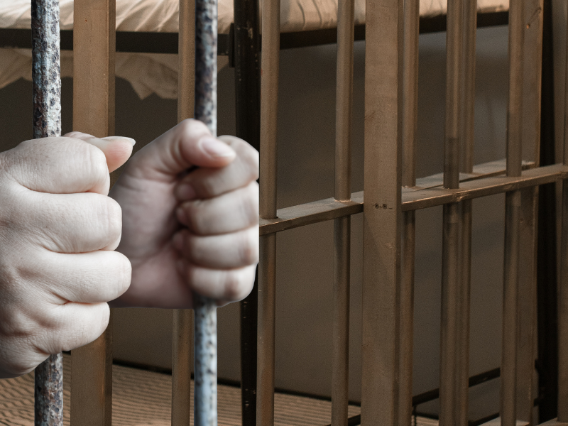 Наказан 29-летний житель за несовершеннолетних детей