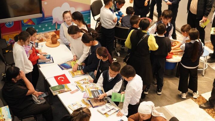 Книжная выставка-ярмарка тюркоязычных стран проходит в Туркестане