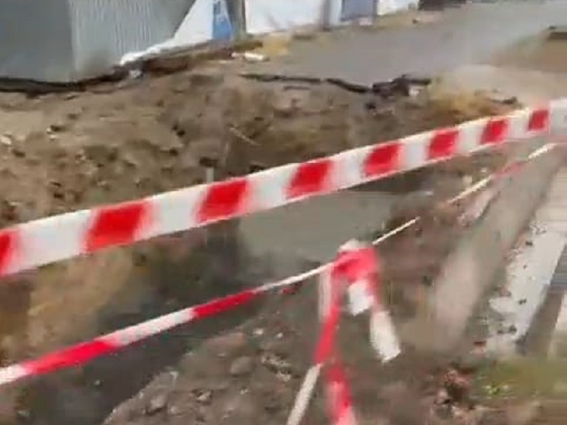 Скандал из-за незаконного переноса отопительных труб разразился в Шымкенте