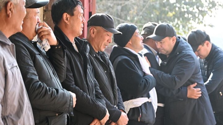 Выживших в сгоревшем доме с Алгабасе посетил аким Туркестанской области