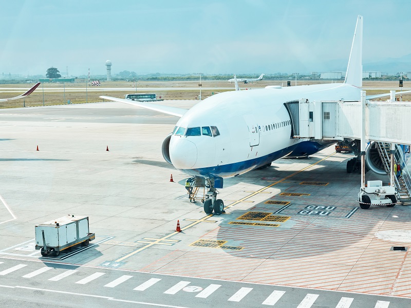 Спрос на пассажирские и грузовые авиаперевозки в октябре 2025 года вырос до 6,6% и 4,1%