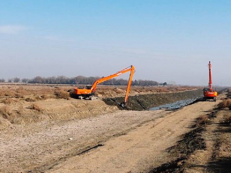 Впервые за 40 лет стали очищать каналы в Жетысайском районе