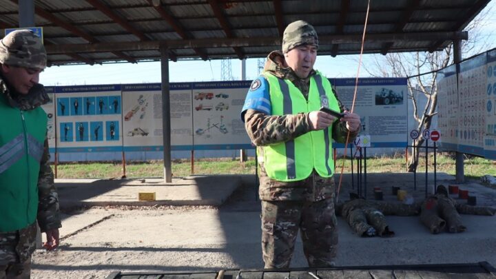 В Шымкентском гарнизоне проведены занятия по безопасности дорожного движения среди военнослужащих