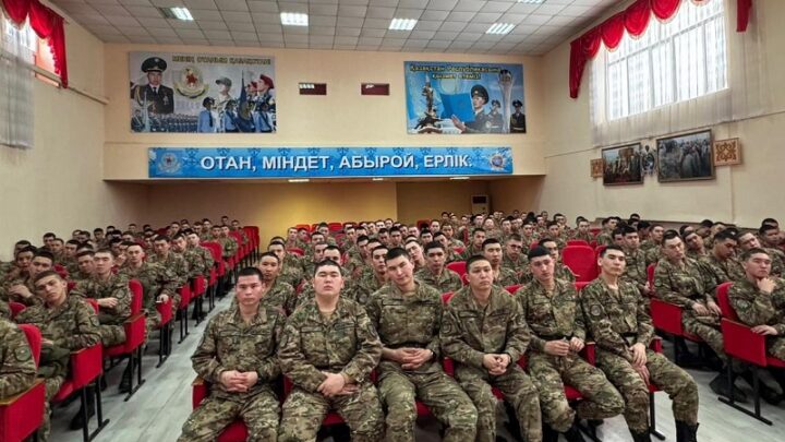 Гвардейцы встретились с ветераном афганской войны в Шымкенте