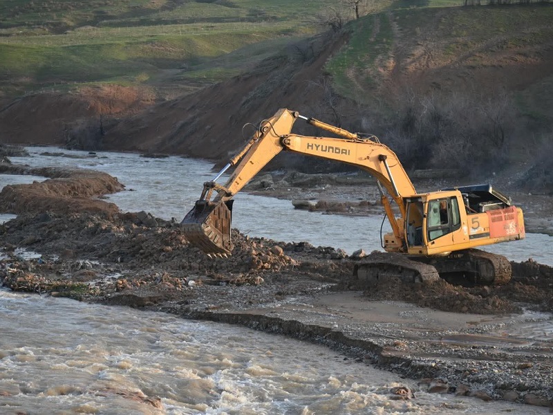 40 метров бетонной плотины Бадама повреждены
