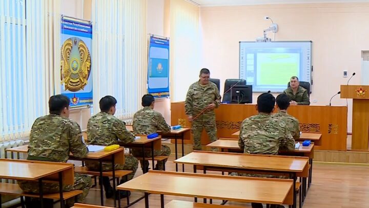 Срочник Болат Нурсултан после службы решил обучать будущих защитников