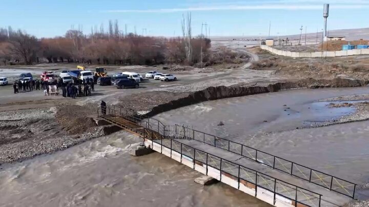 Глава региона Туркестанской области курирует работу по предупреждению паводковых вод