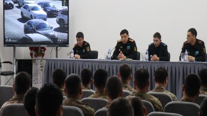 В Шымкентском гарнизоне прошло профилактическое занятие по безопасности дорожного движения