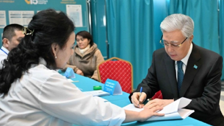 Первые лица страны проголосовали на референдуме