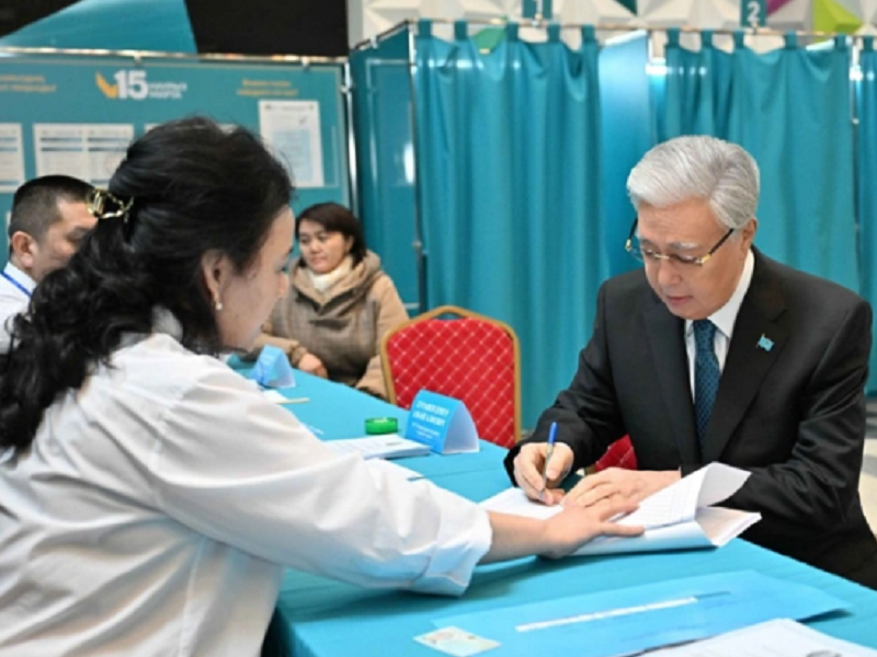 Первые лица страны проголосовали на референдуме