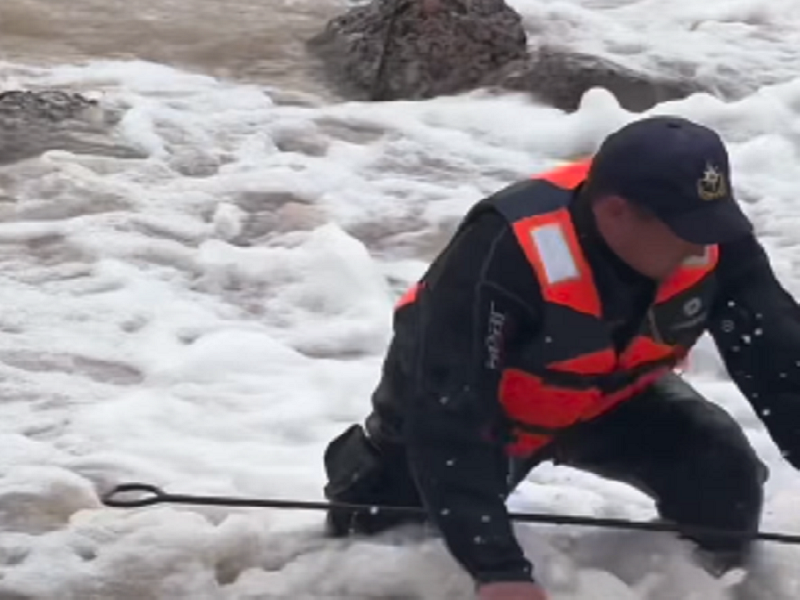 В поисках утонувшего ребенка обследованы 15 км реки Келес