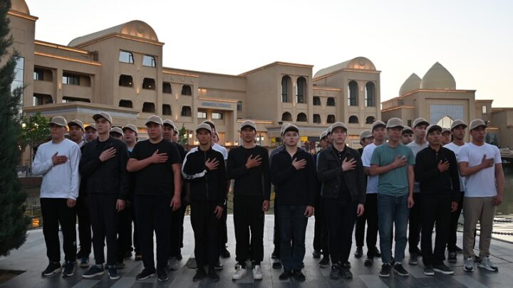 Туркестанцев проводили на службу в Алматы