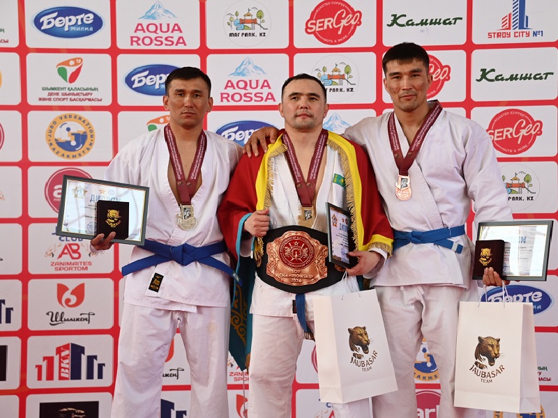 В Шымкенте определили лучших в армейском рукопашном бою