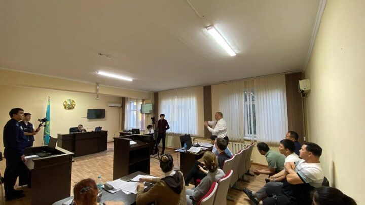 За слово «сдулся» и вопросы полицейским суд наказал блогера Руслана Жанпеисова