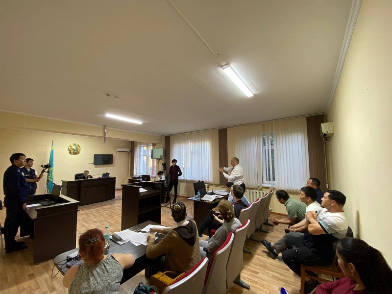 За слово «сдулся» и вопросы полицейским суд наказал блогера Руслана Жанпеисова