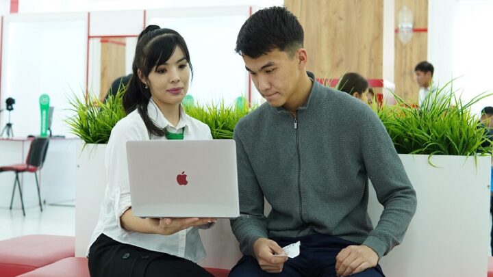 Около 700 казахстанцев прошли обучение цифровой грамотности в ЦОНах за месяц