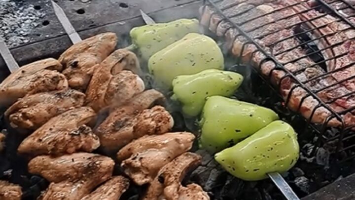 Где заказать самый сочный шашлык?