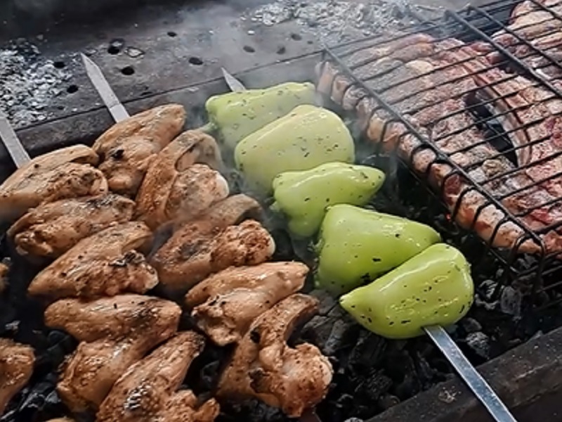 Где заказать самый сочный шашлык?