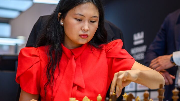 Шахматистка Бибисара Асаубаева победила чемпионку мира