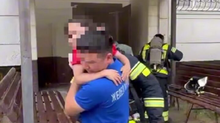 В Шымкенте при пожаре в многоэтажке спасли и эвакуировали 36 человек, среди них 16 детей