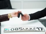 Шымкентцы могут получить водительские удостоверения, техпаспорта и госномера с доставкой на дом