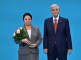Педагогу Шымкента государственную награду вручил президент Казахстана