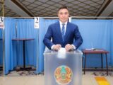 Аким Шымкента проголосовал на выборах в Курултай