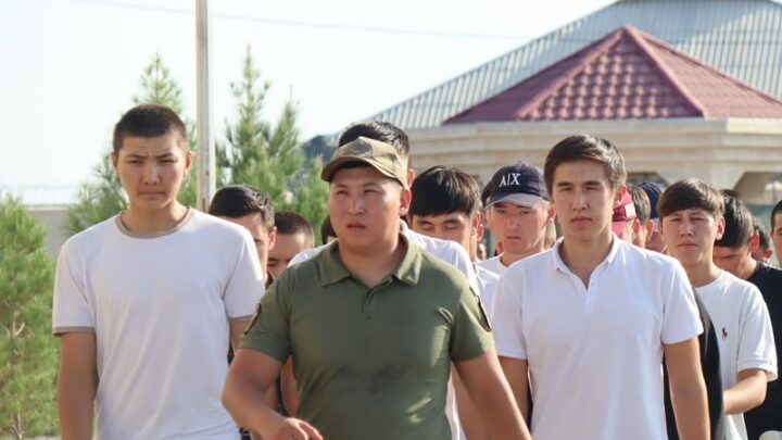 Первая команда призывников из Туркестанской области отправилась на службу в Астану