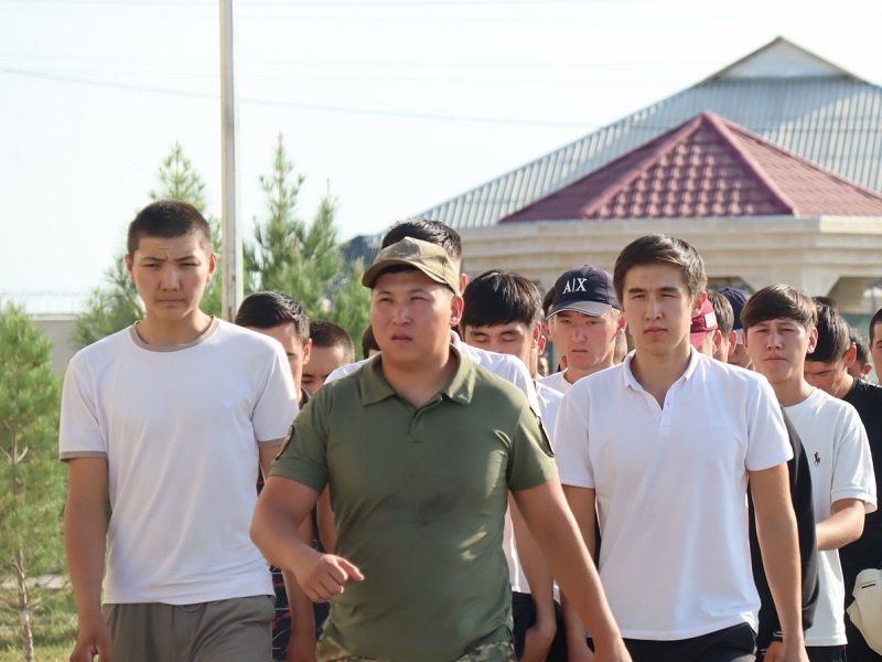 Первая команда призывников из Туркестанской области отправилась на службу в Астану