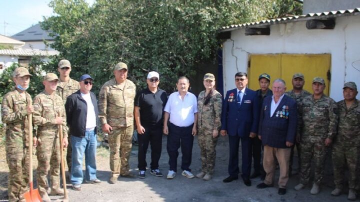 В Туркестане поздравили ветерана Афганской войны с Днем пожилых людей
